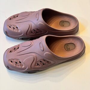 Oakley Men's Slip-On Foam Clogs in Dusty Mauve